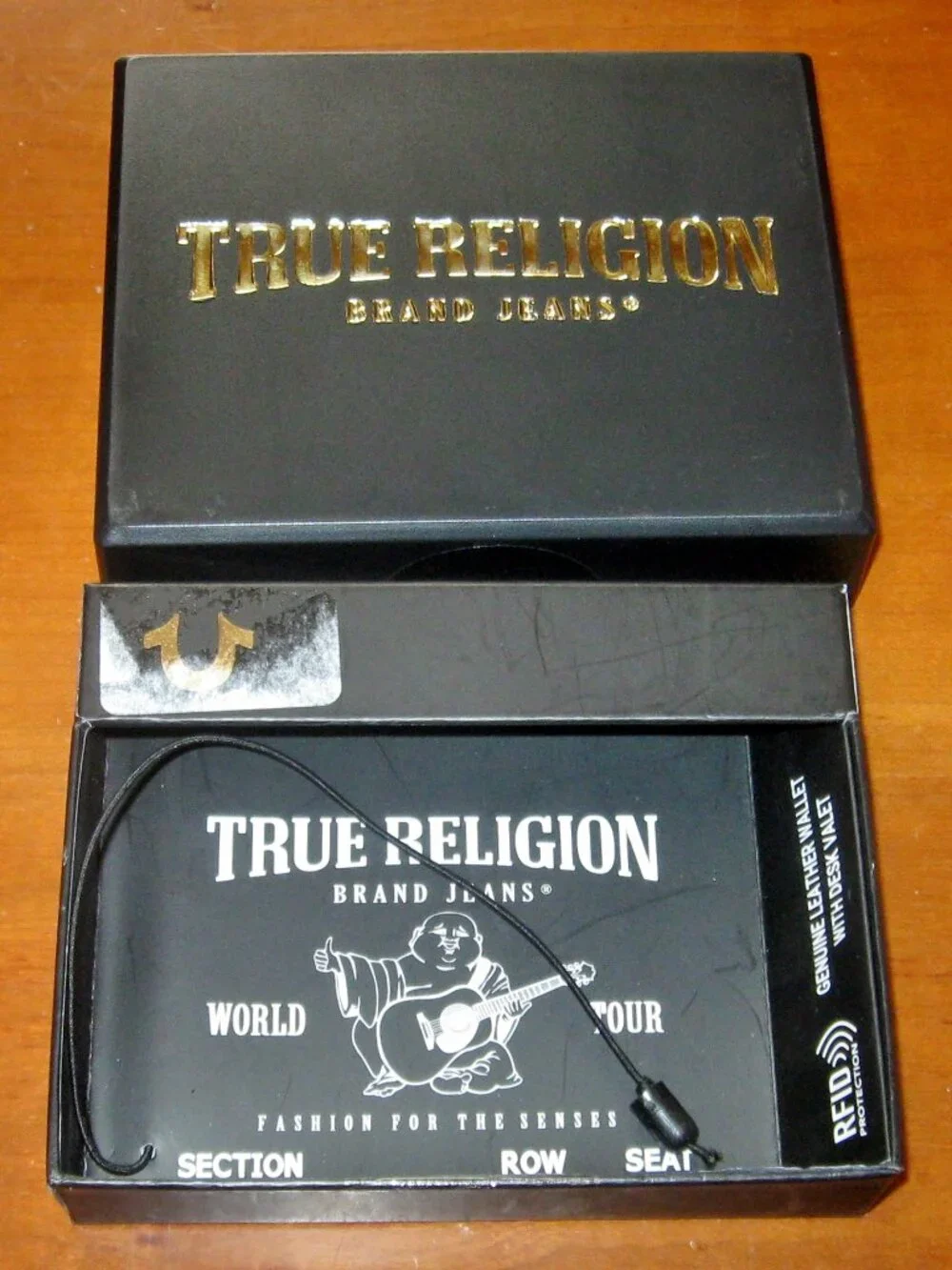 True Religion Slake Wallet Black Red Genuine Textured Leather Exterior Wallet